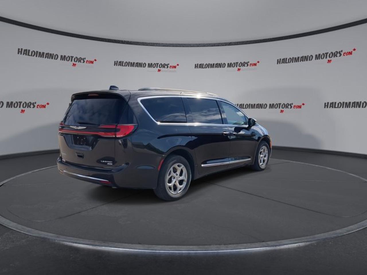 2023 Chrysler Pacifica Limited AWD Photo
