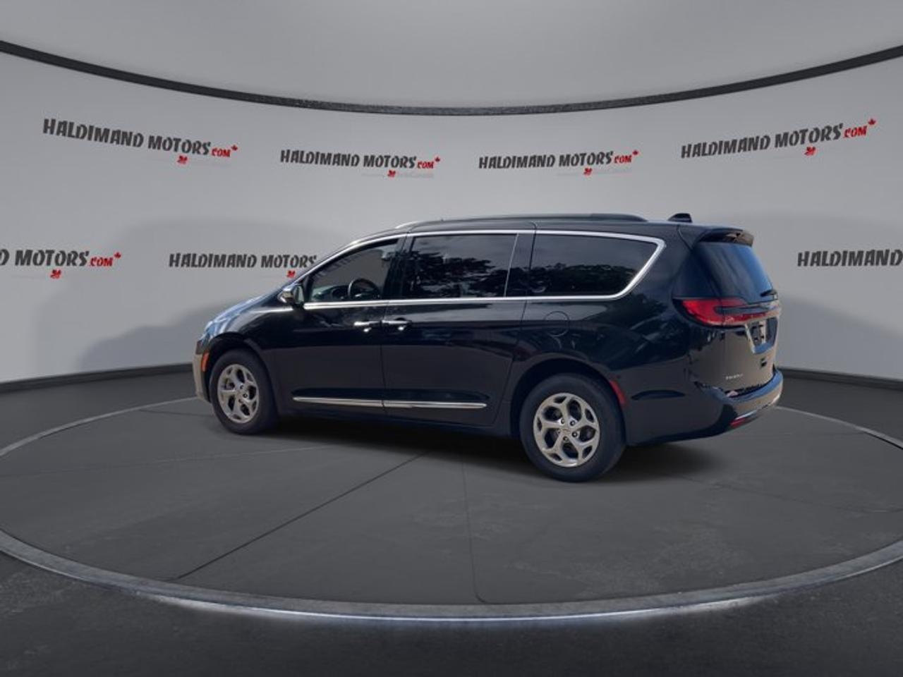 2023 Chrysler Pacifica Limited AWD Photo