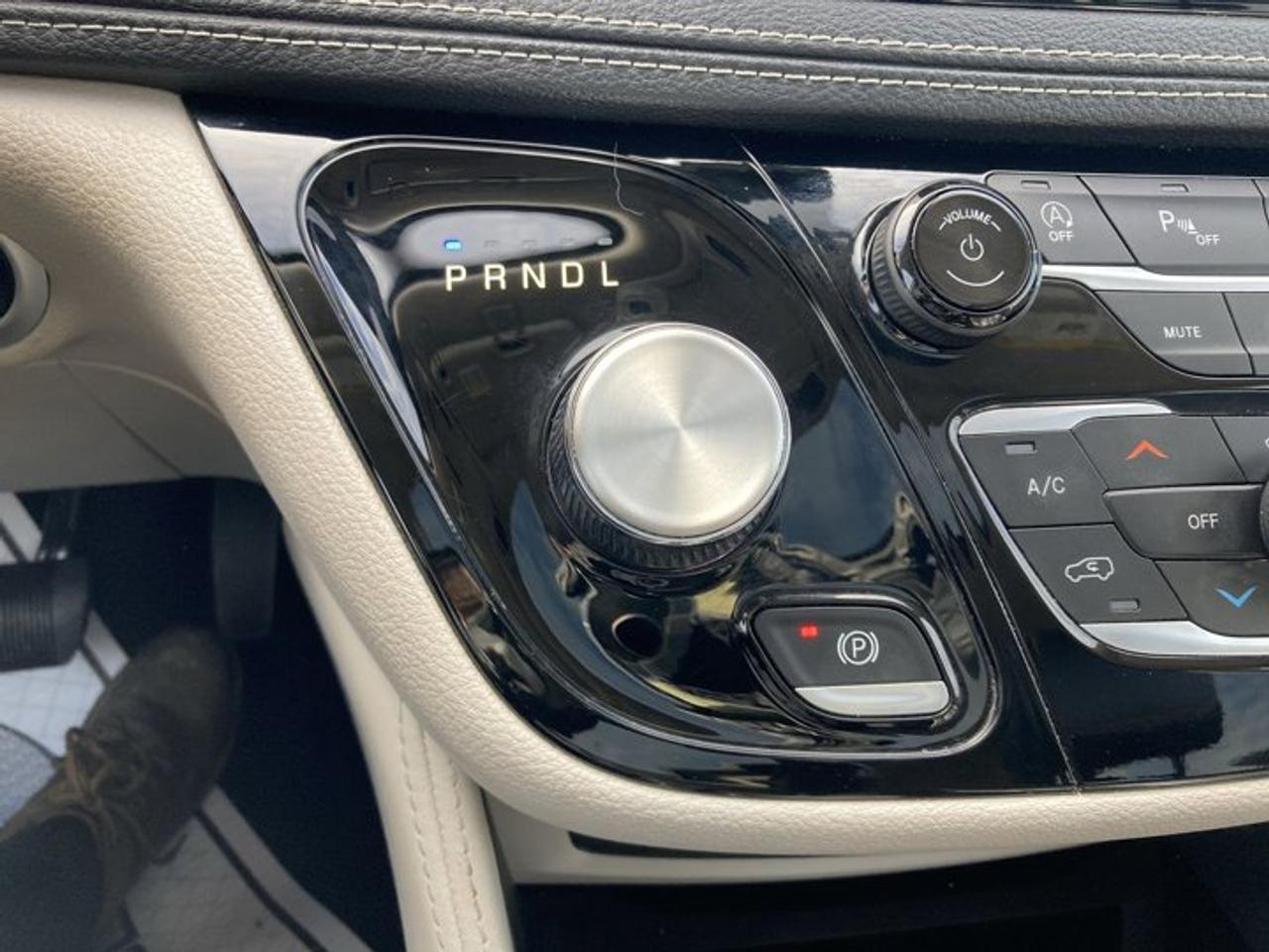 2023 Chrysler Pacifica Limited AWD Photo