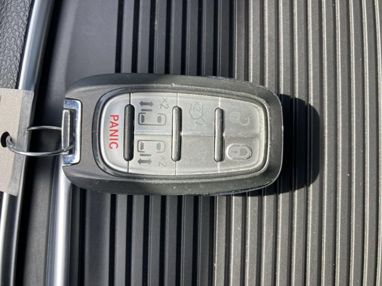 2023 Chrysler Pacifica Limited AWD Photo