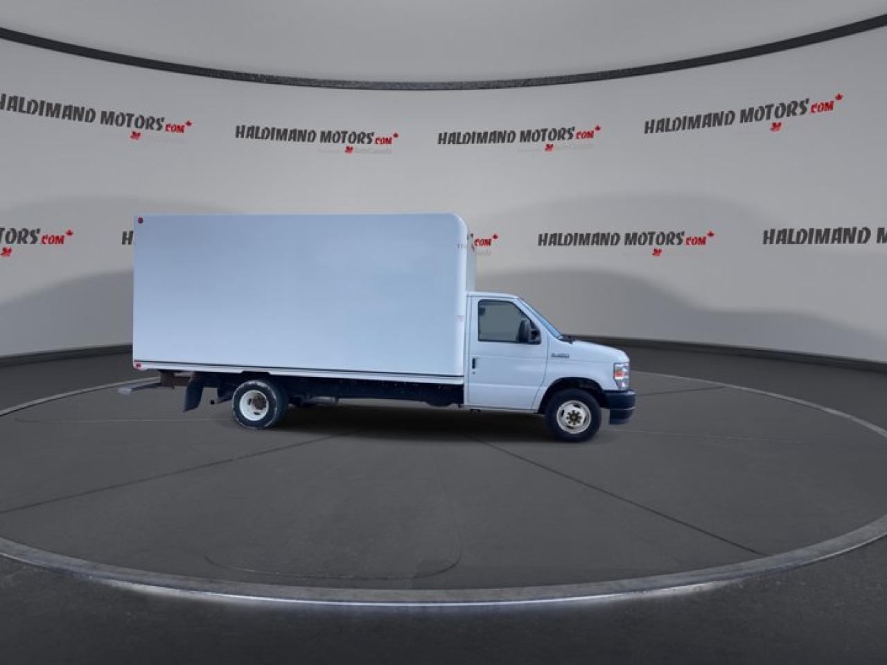 2023 Ford E-Series Cutaway E-450 DRW 158" WB Photo4