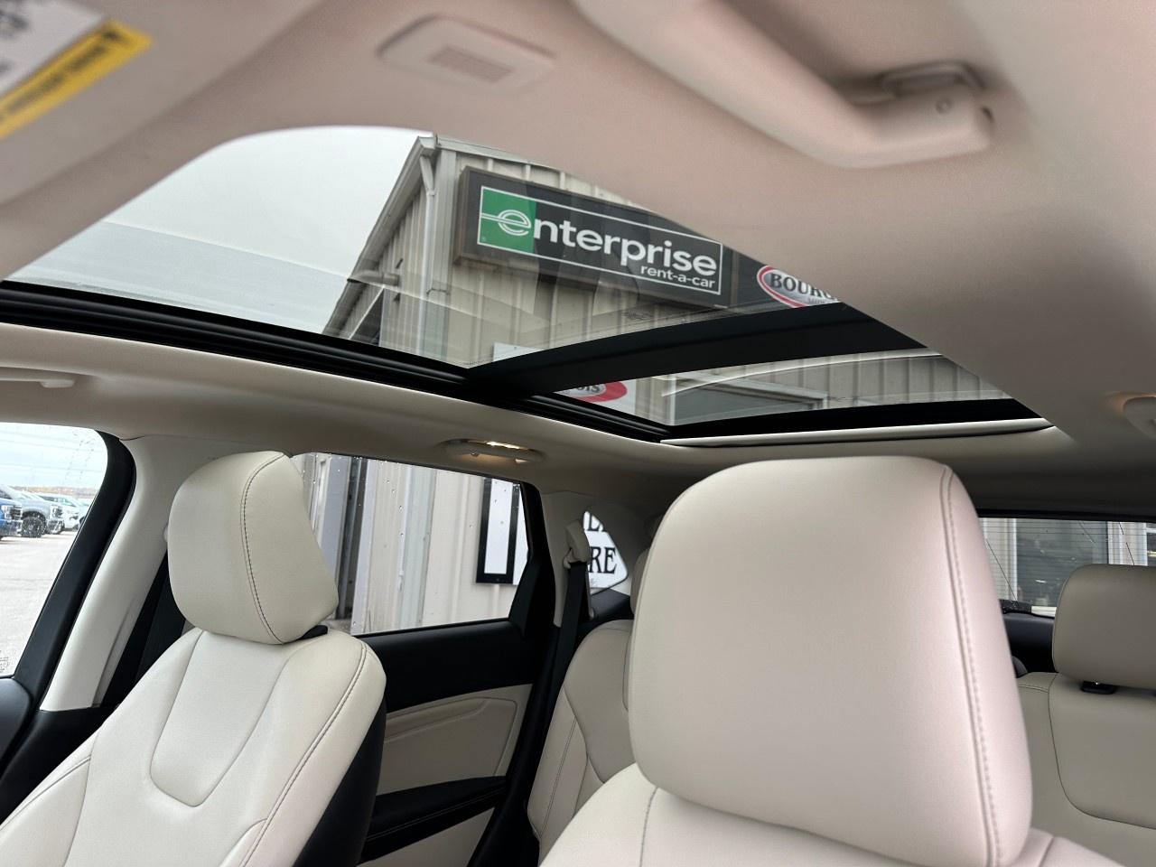 2021 Ford Edge Titanium AWD Photo