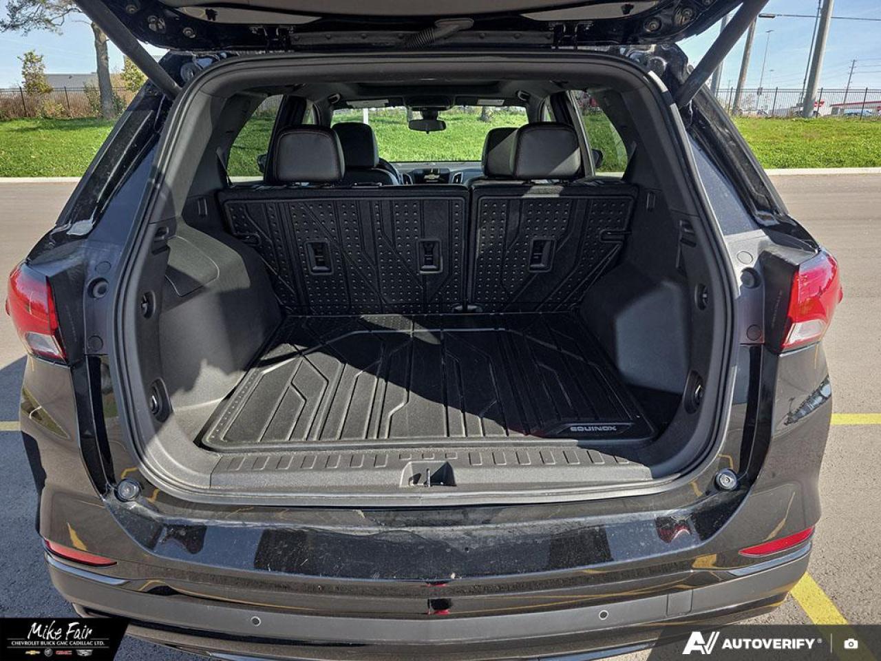 2024 Chevrolet Equinox RS AWD,power sunroof,heated front seats/steering wheel/outside mirrors,assist handle,HD surround vision Photo