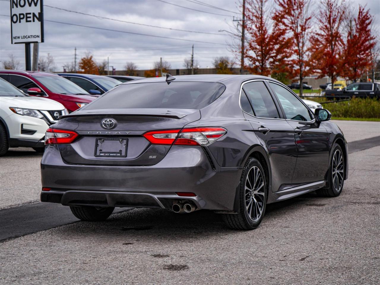 2019 Toyota Camry SE | UPGRADE | SUNROOF | LTHR | BLIND SPOT Photo