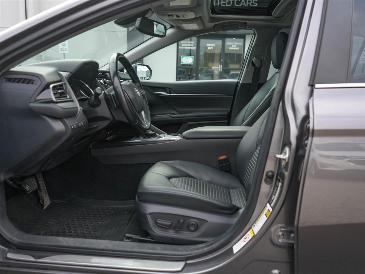 2019 Toyota Camry SE | UPGRADE | SUNROOF | LTHR | BLIND SPOT Photo