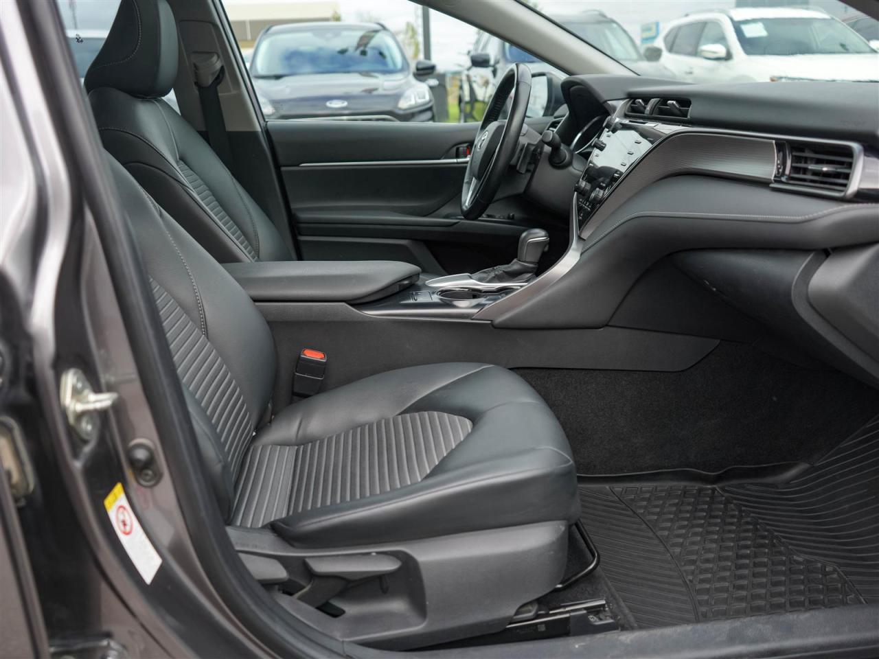 2019 Toyota Camry SE | UPGRADE | SUNROOF | LTHR | BLIND SPOT Photo