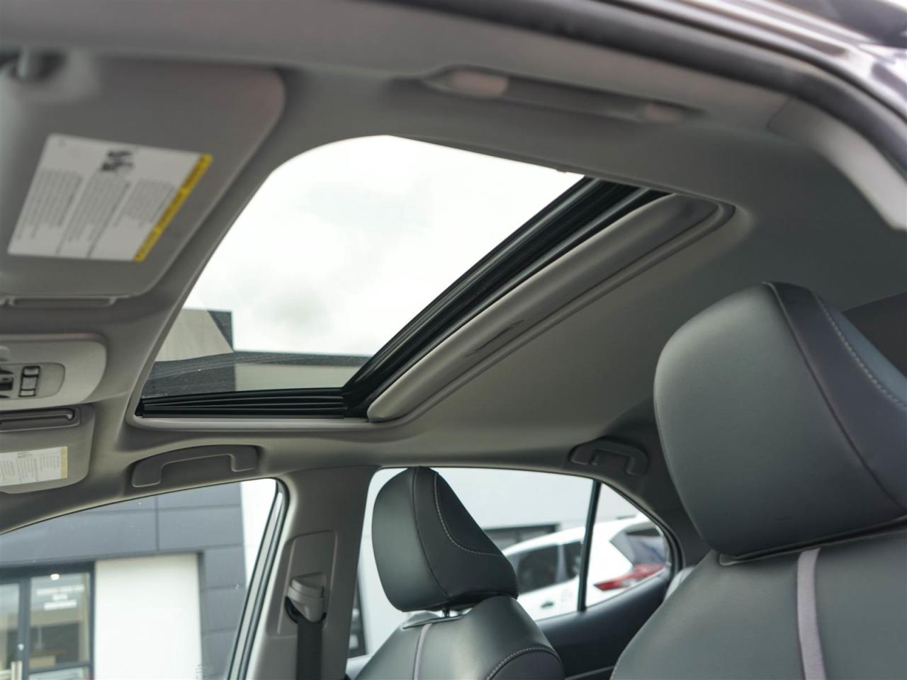 2019 Toyota Camry SE | UPGRADE | SUNROOF | LTHR | BLIND SPOT Photo