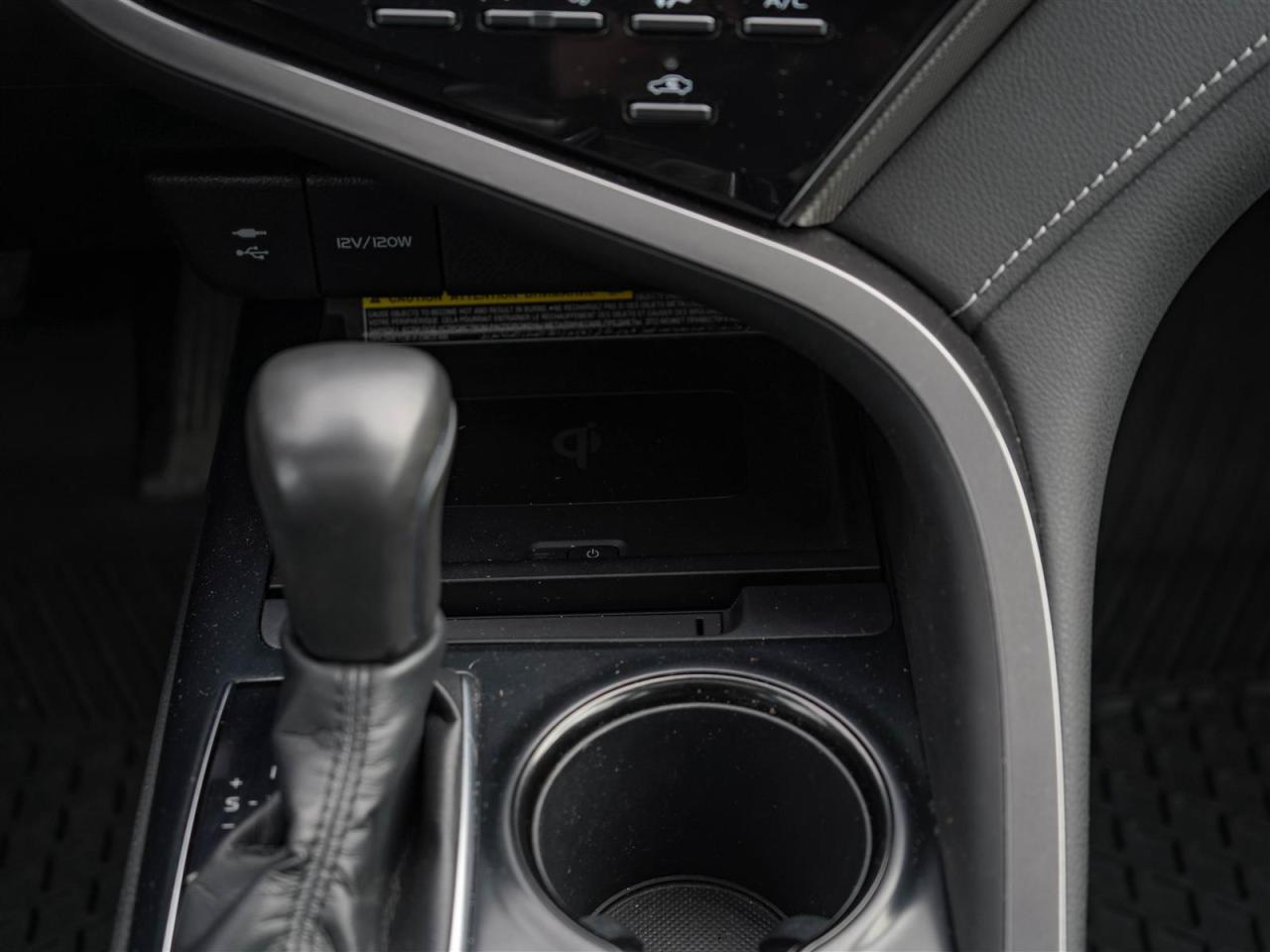 2019 Toyota Camry SE | UPGRADE | SUNROOF | LTHR | BLIND SPOT Photo