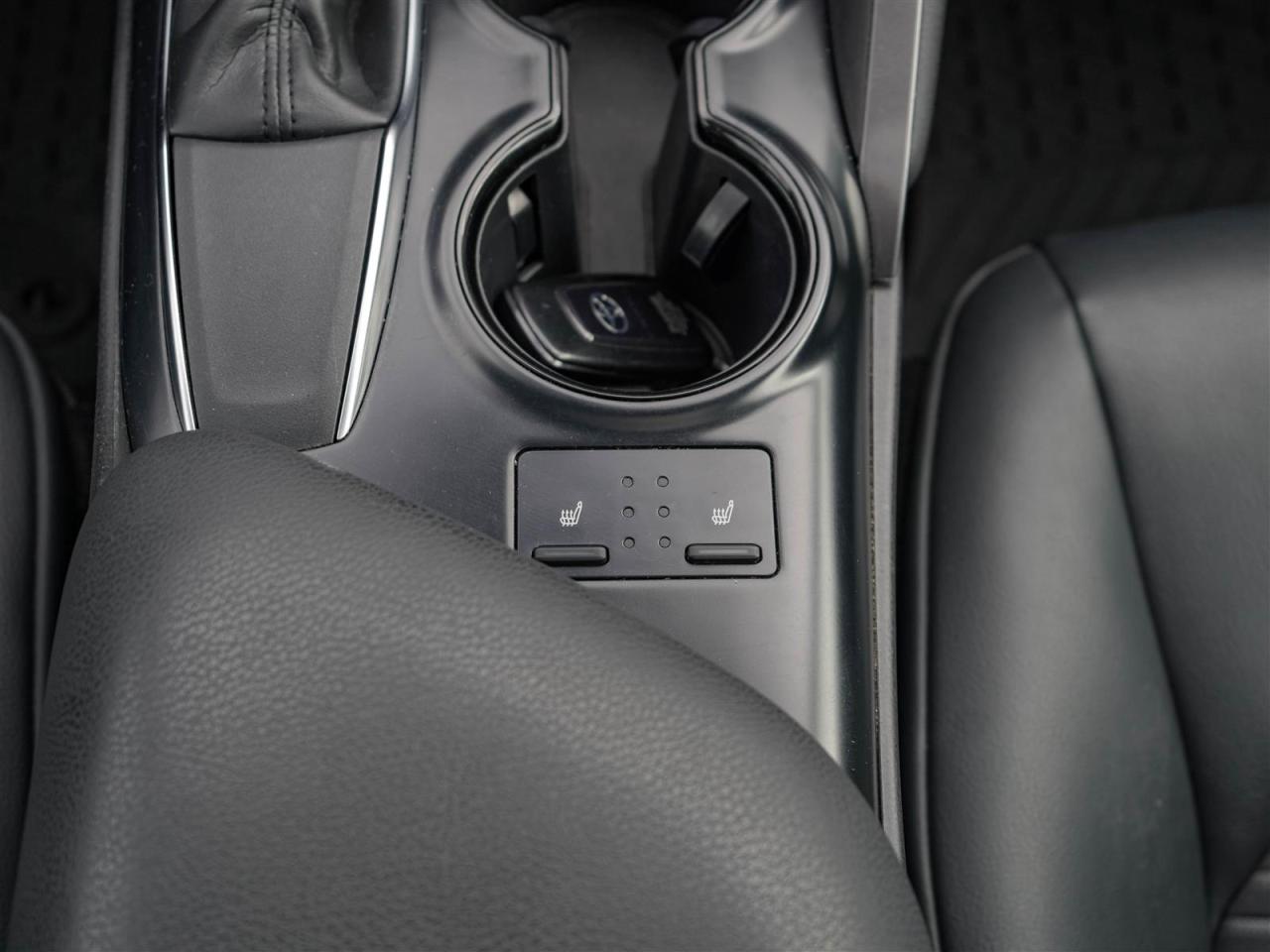 2019 Toyota Camry SE | UPGRADE | SUNROOF | LTHR | BLIND SPOT Photo