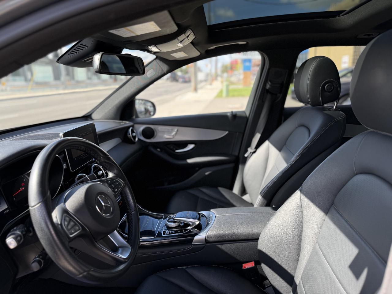 2017 Mercedes-Benz GLC-Class 300 //AMG SPORT | PANO | LOADED Photo