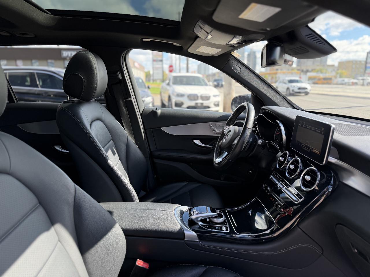 2017 Mercedes-Benz GLC-Class 300 //AMG SPORT | PANO | LOADED Photo