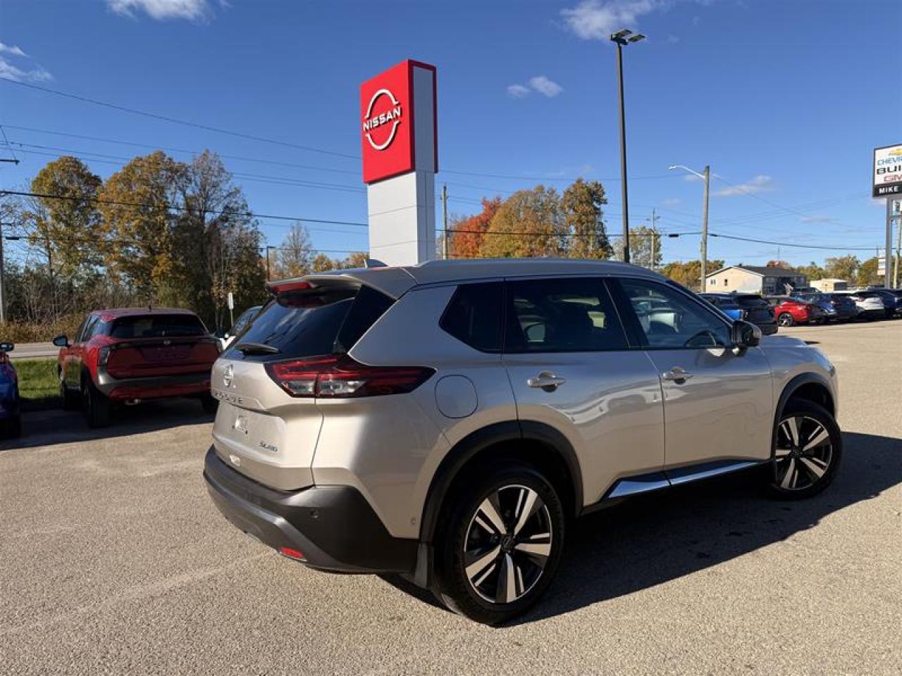 2023 Nissan Rogue SL AWD CVT (2) Photo4