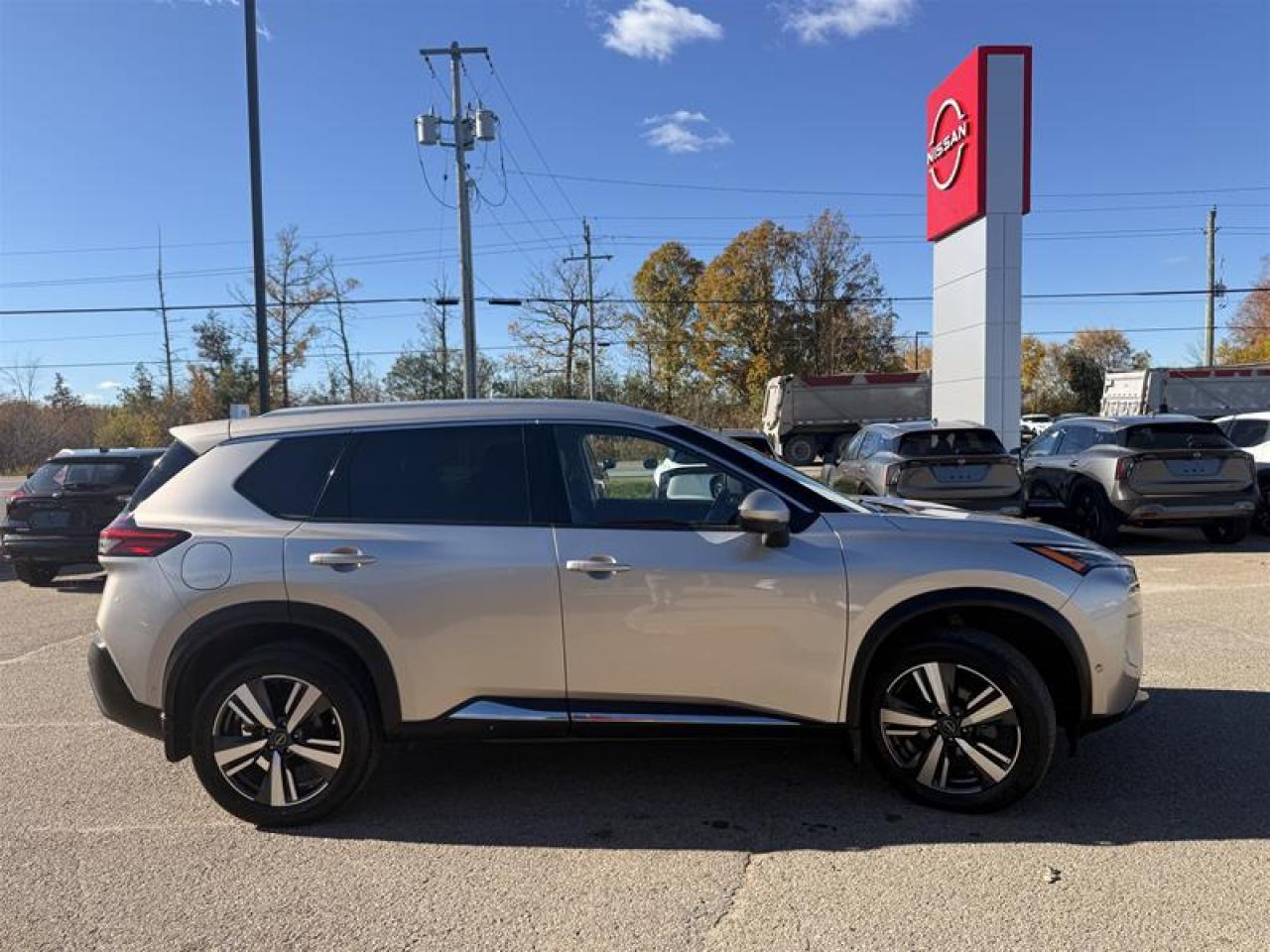 2023 Nissan Rogue SL AWD CVT (2) Photo3