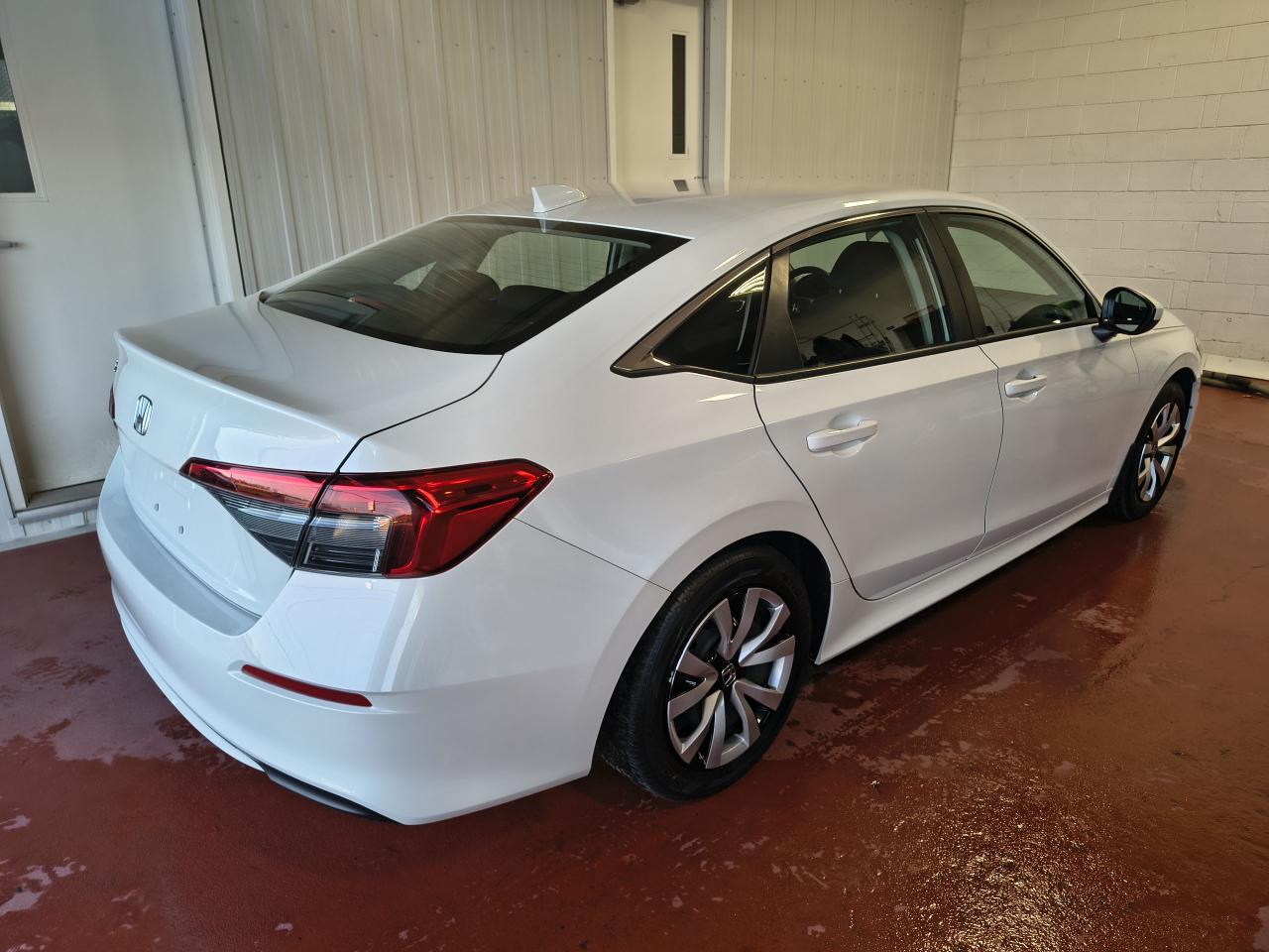 2022 Honda Civic LX CVT Photo0