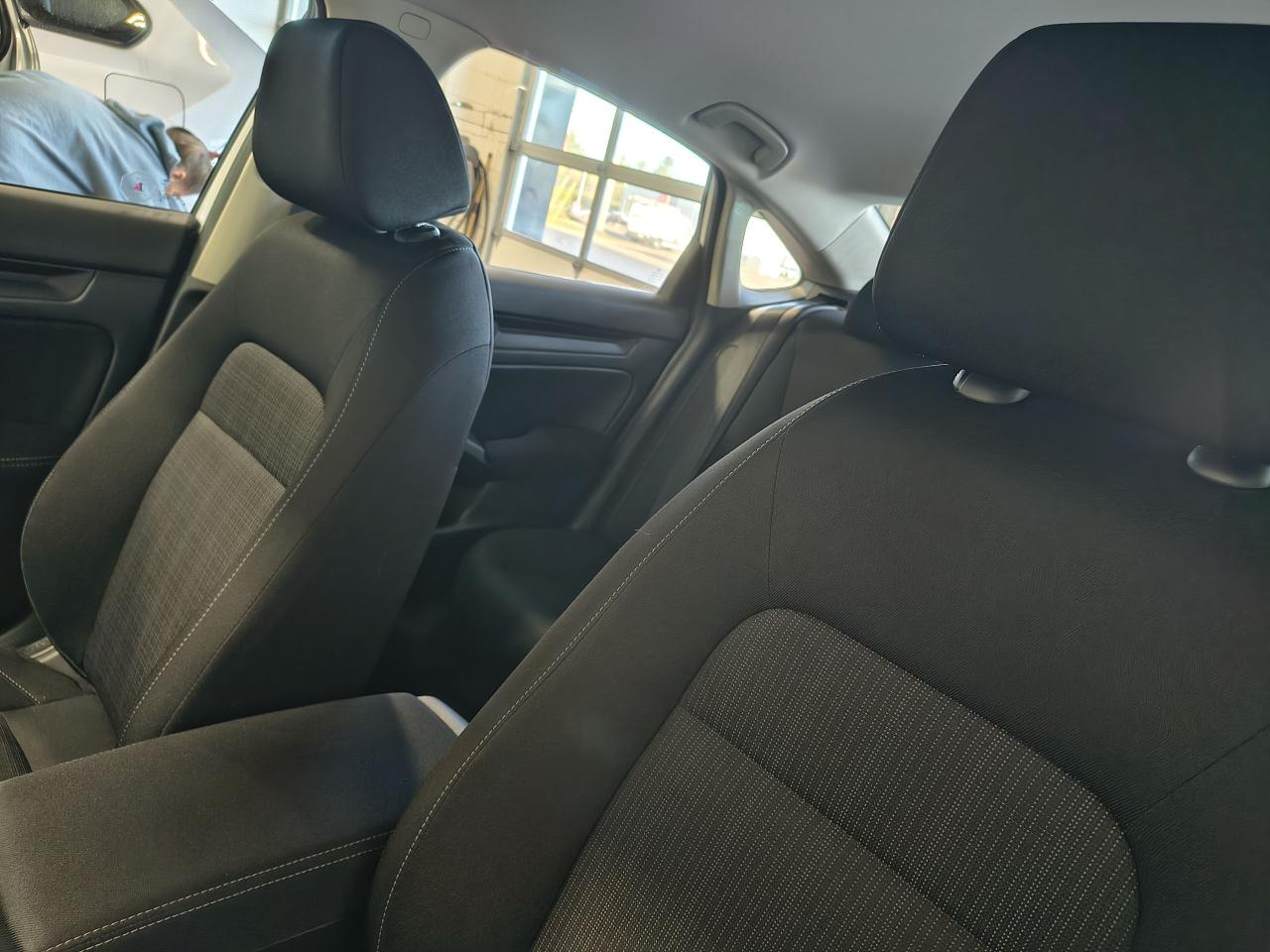2022 Honda Civic LX CVT Photo0