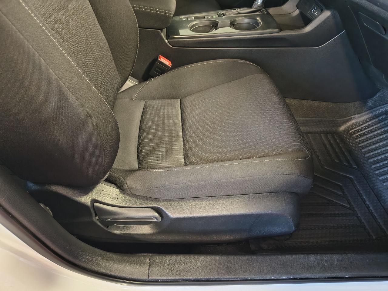 2022 Honda Civic LX CVT Photo0