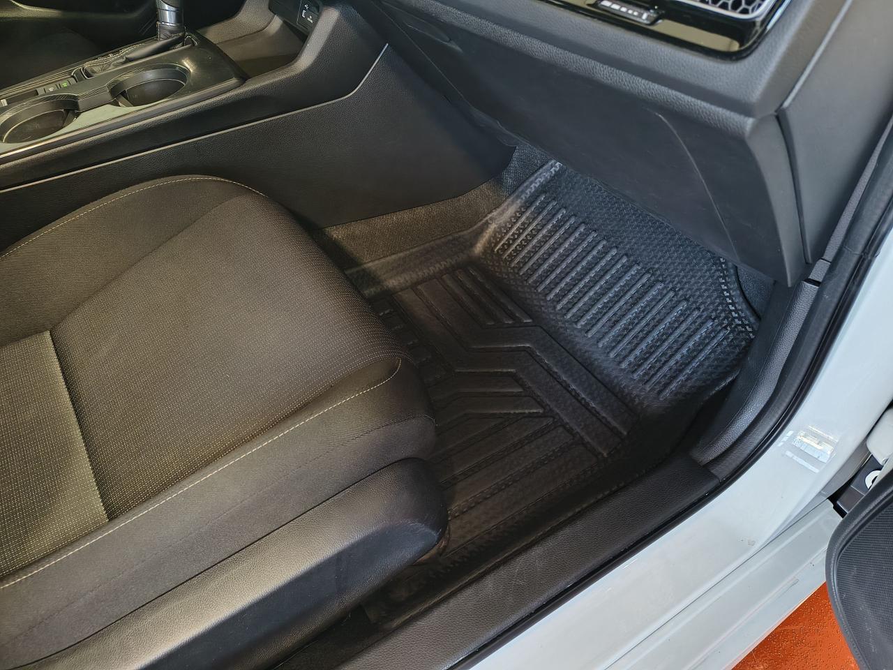 2022 Honda Civic LX CVT Photo0