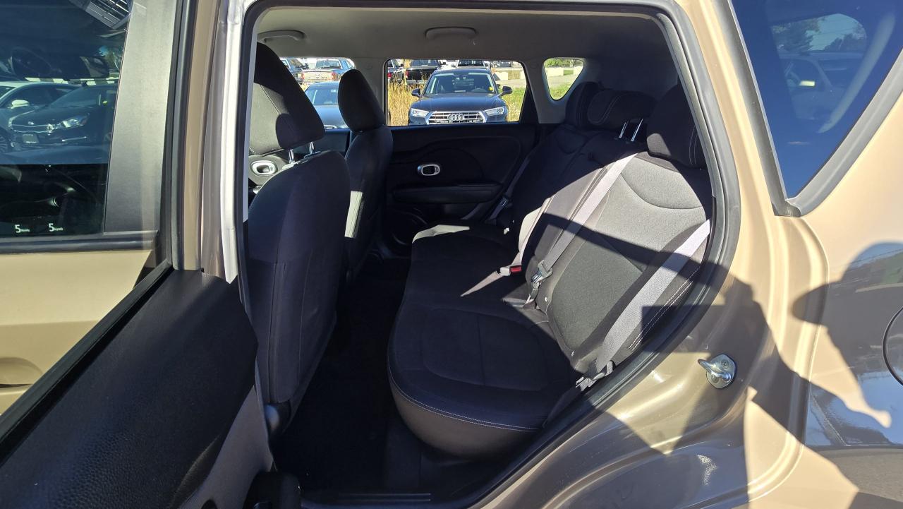 2016 Kia Soul LX - Photo #16