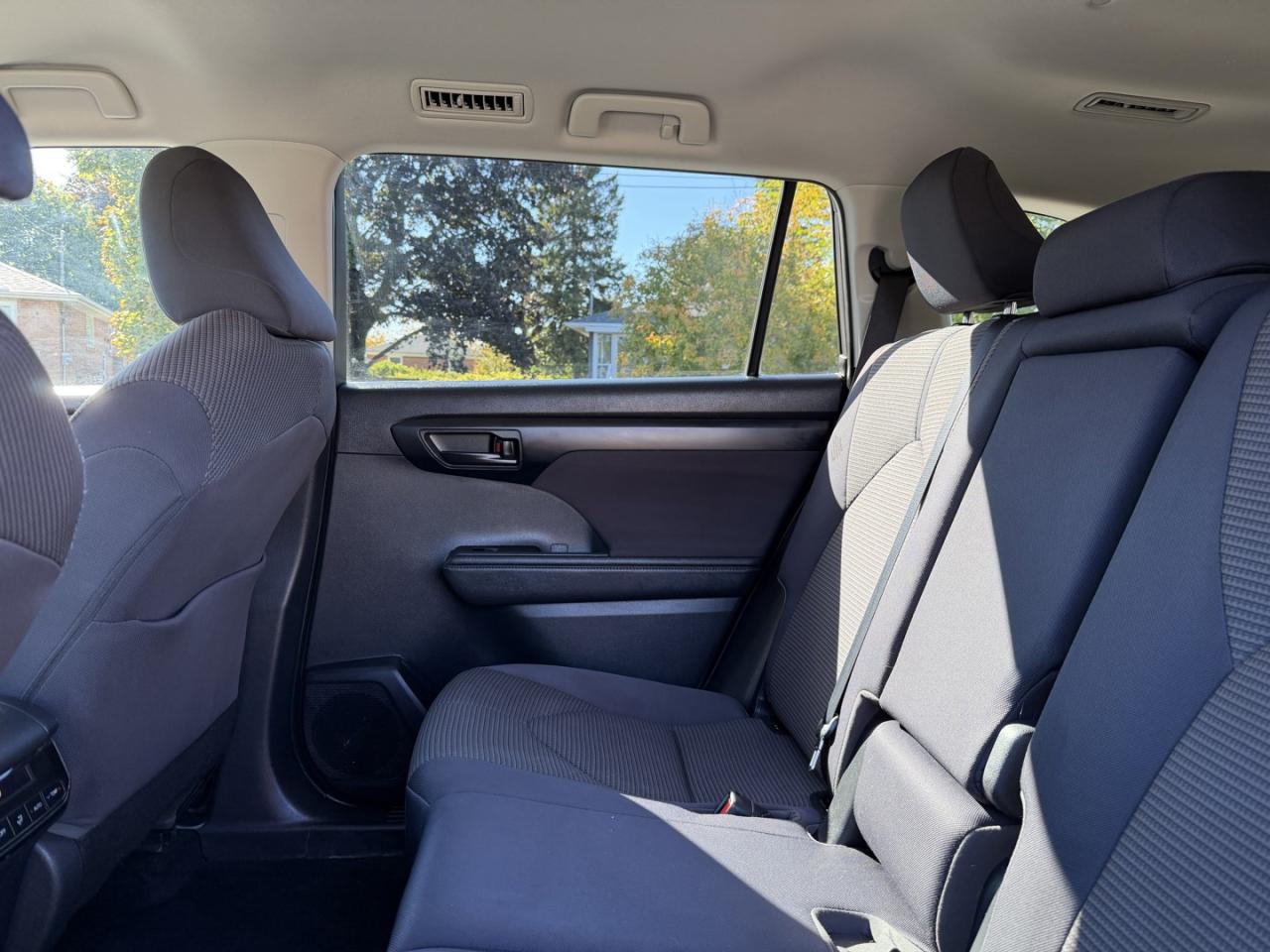 2020 Toyota Highlander Hybrid LE AWD - Photo #11