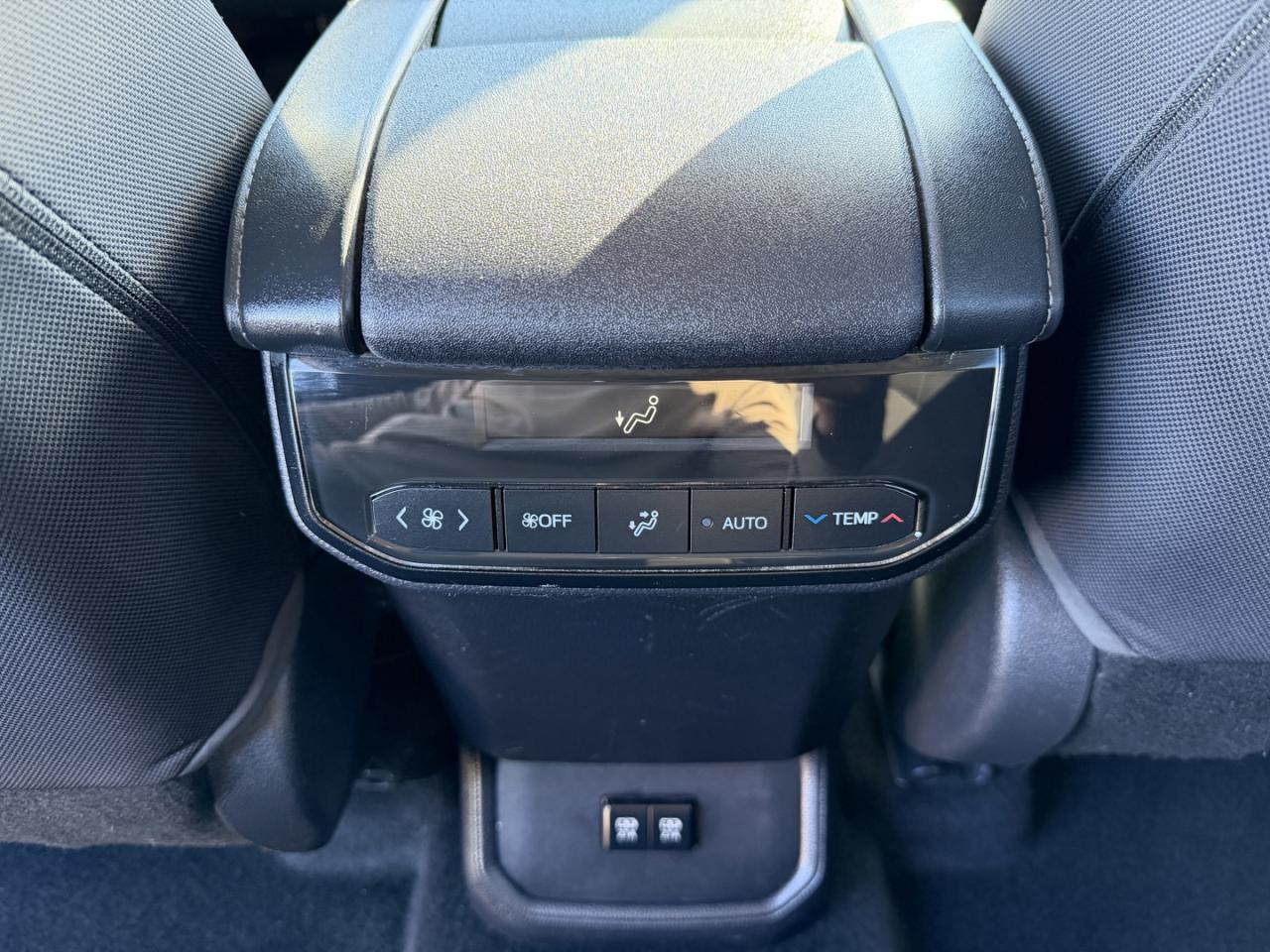2020 Toyota Highlander Hybrid LE AWD - Photo #13