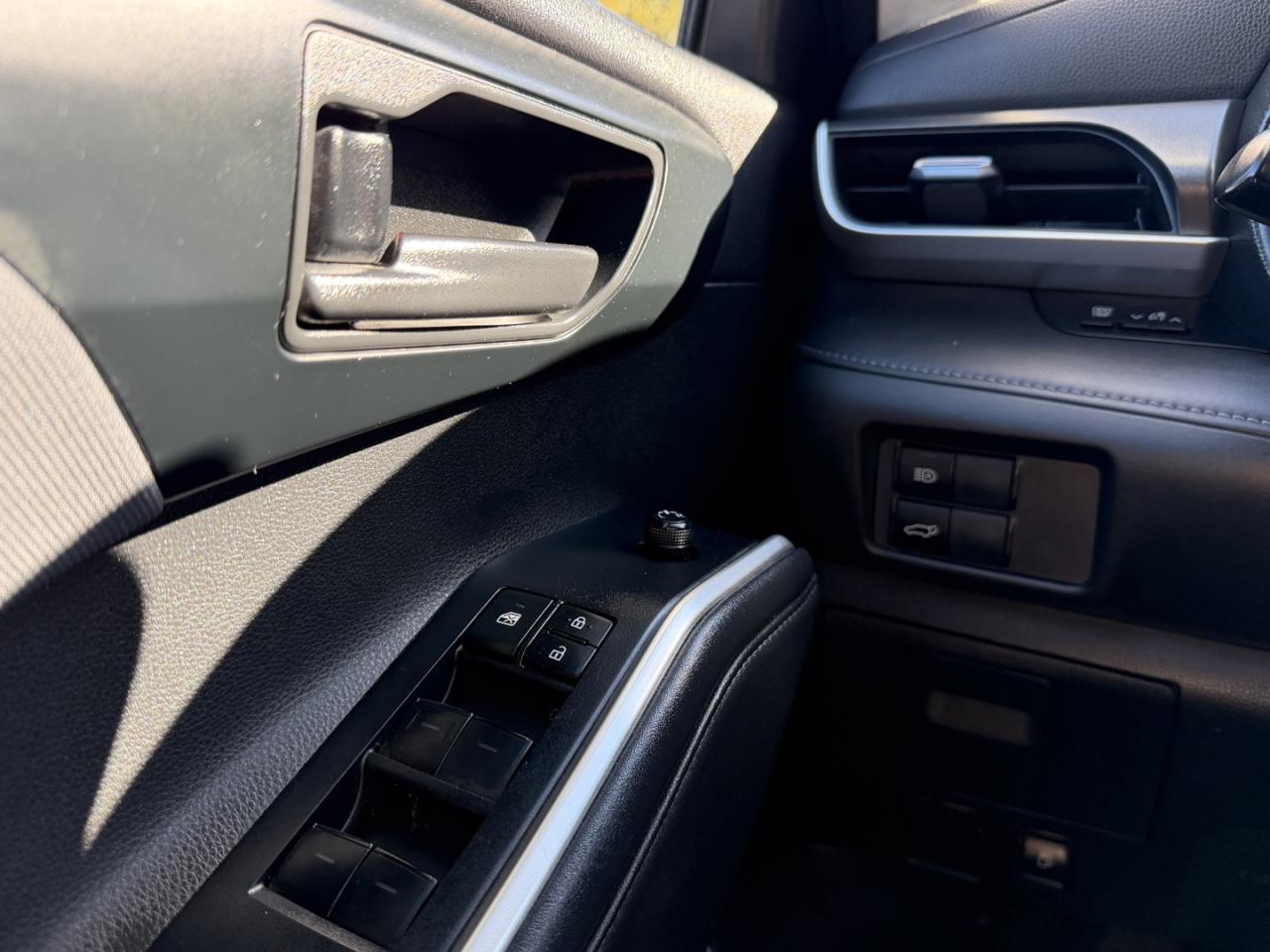 2020 Toyota Highlander Hybrid LE AWD - Photo #21