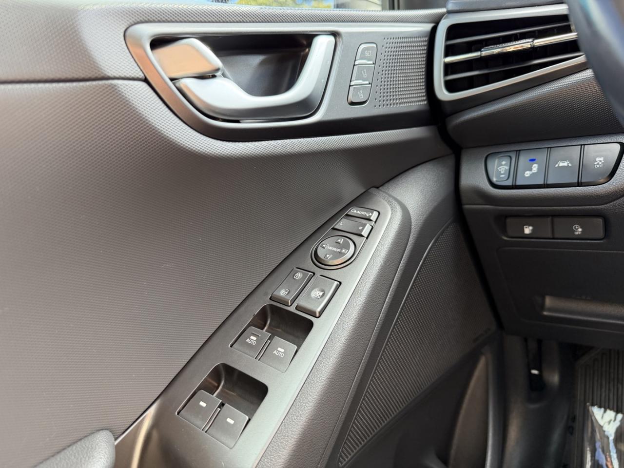 2020 Hyundai IONIQ Electric Limited - Photo #25