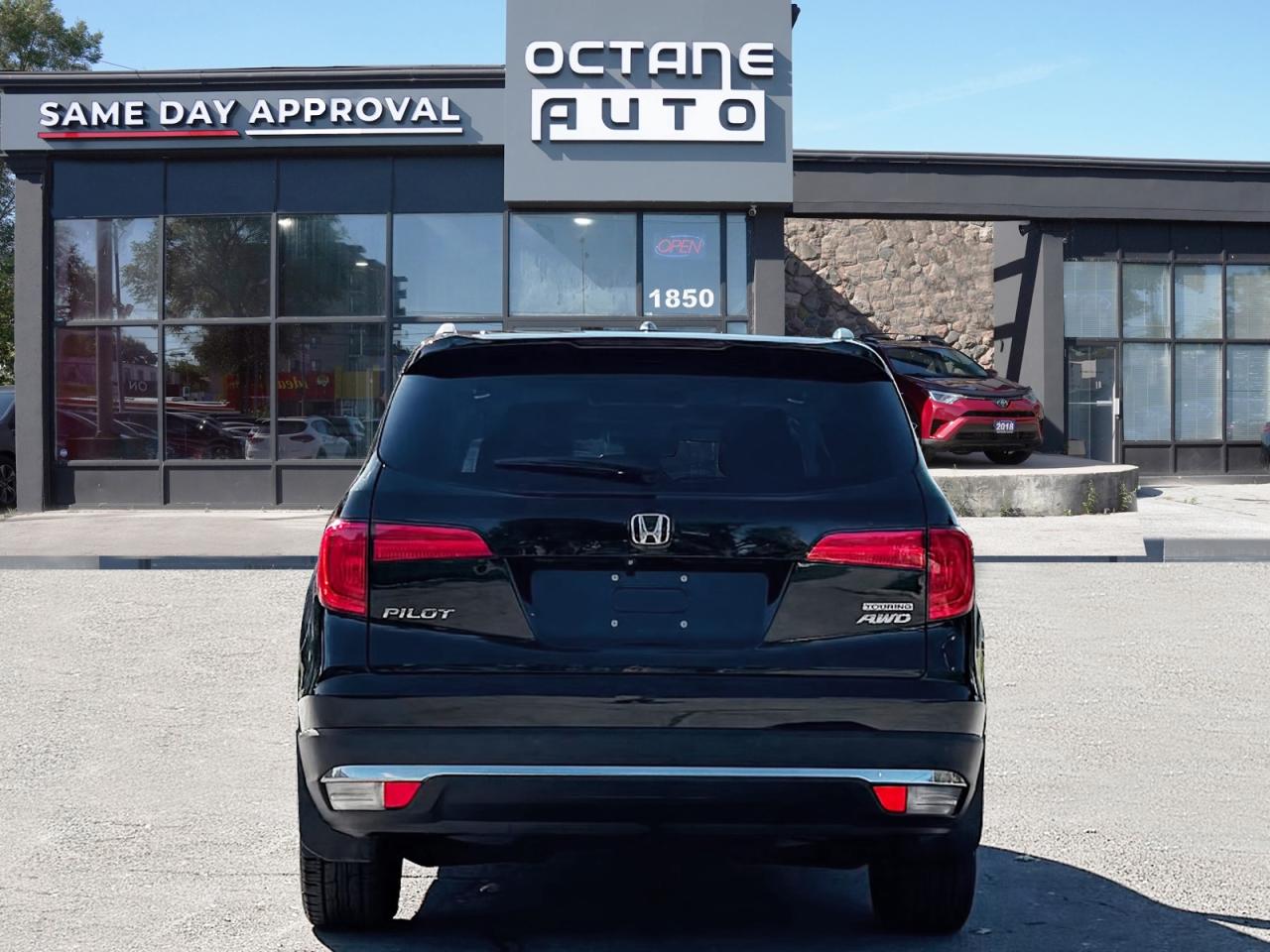 2018 Honda Pilot Touring 4WD Photo4