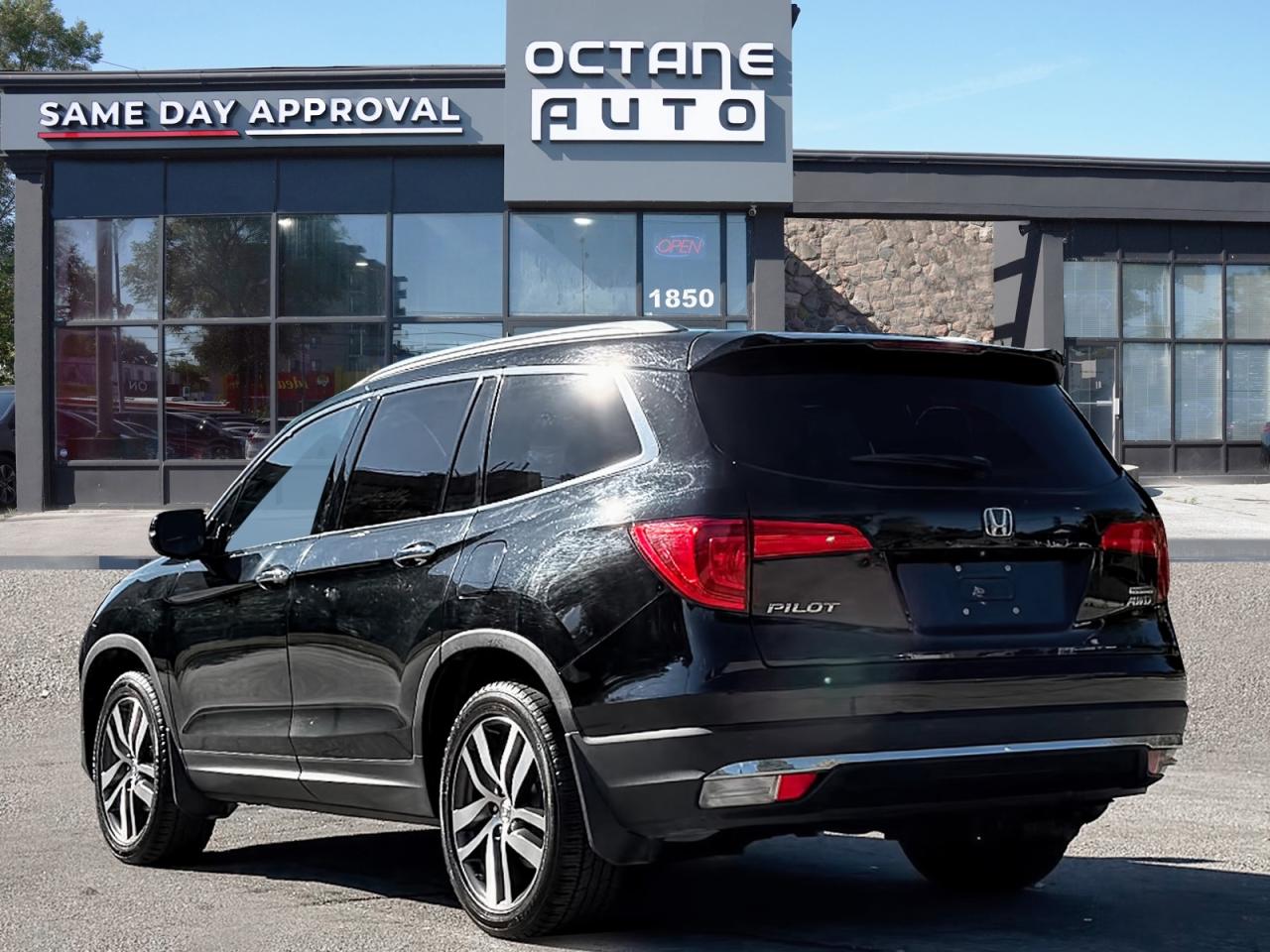2018 Honda Pilot Touring 4WD - Photo #4