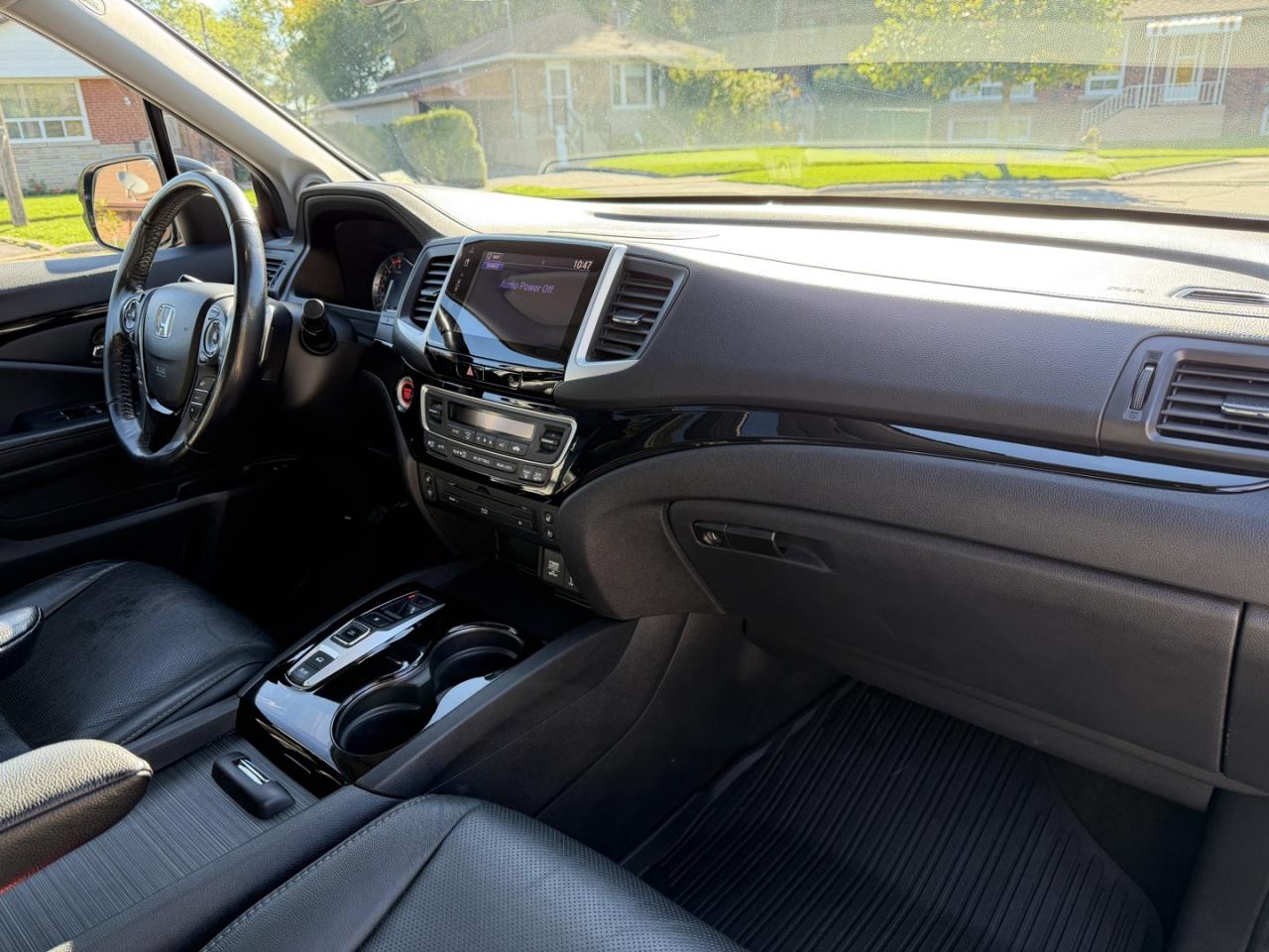 2018 Honda Pilot Touring 4WD - Photo #12