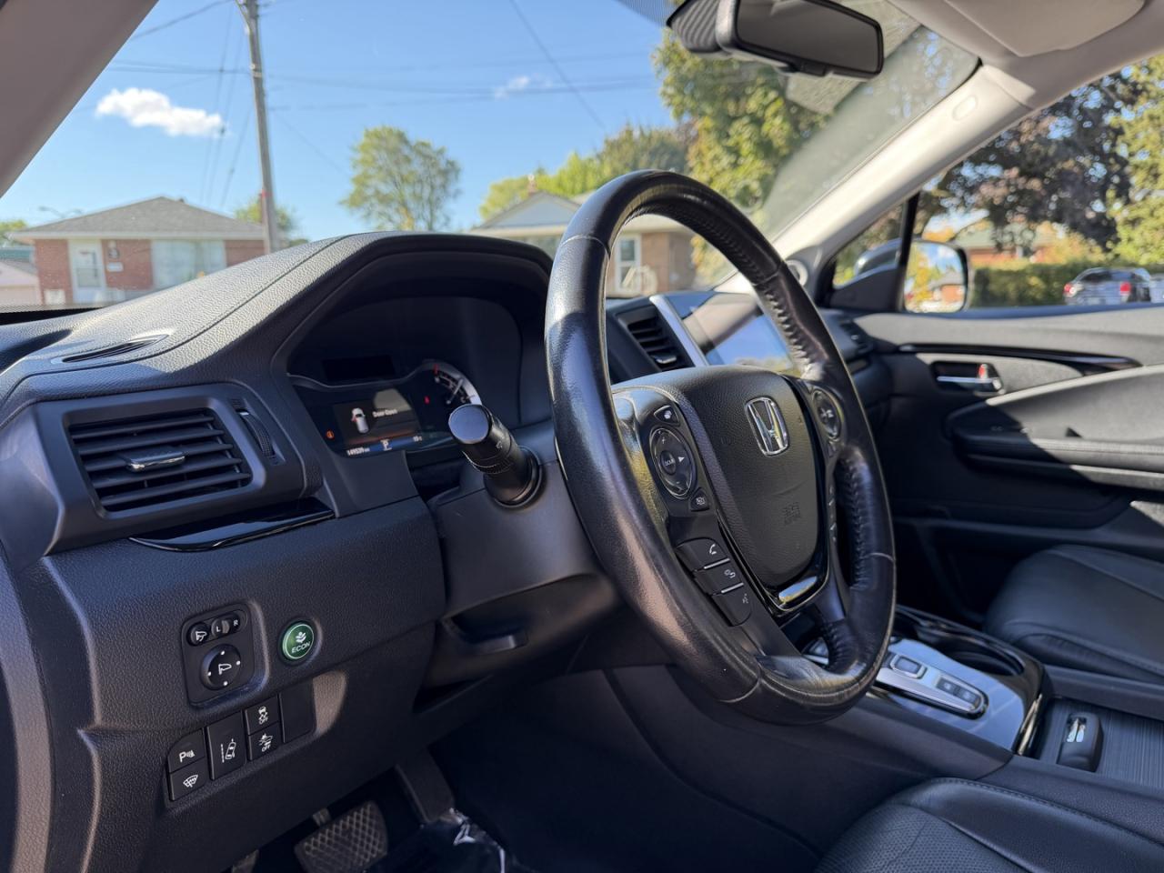 2018 Honda Pilot Touring 4WD - Photo #17