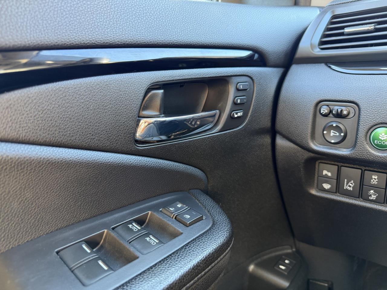 2018 Honda Pilot Touring 4WD - Photo #25