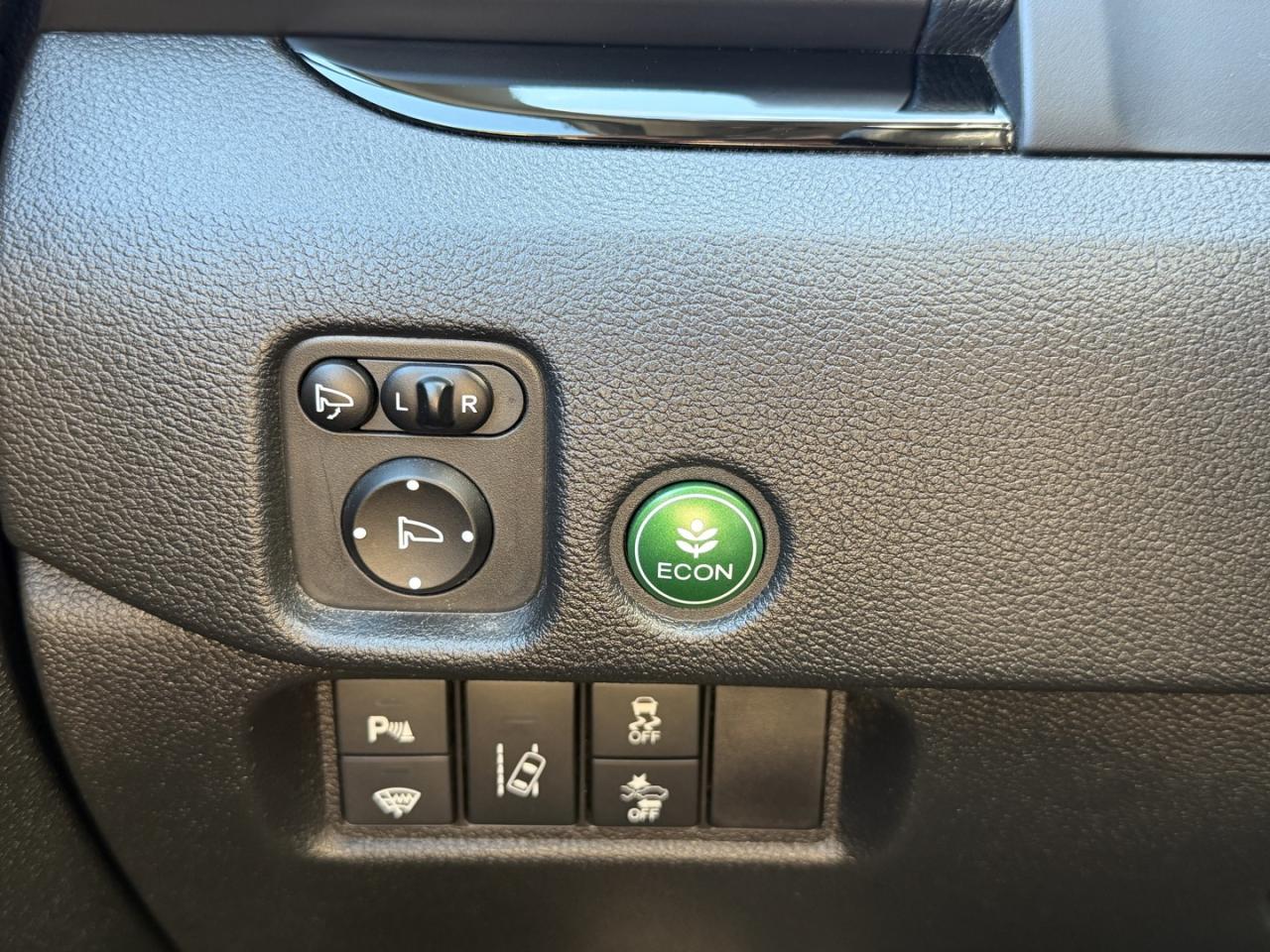 2018 Honda Pilot Touring 4WD - Photo #26