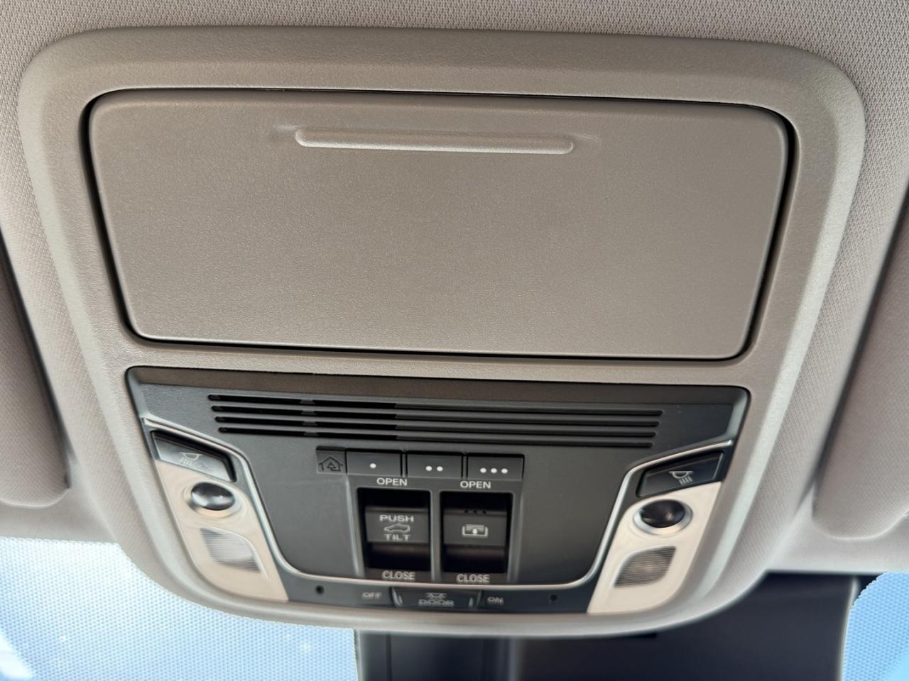 2018 Honda Pilot Touring 4WD - Photo #27