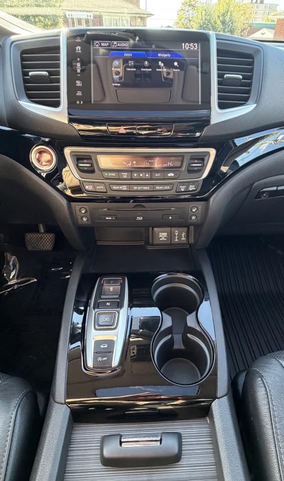 2018 Honda Pilot Touring 4WD - Photo #24