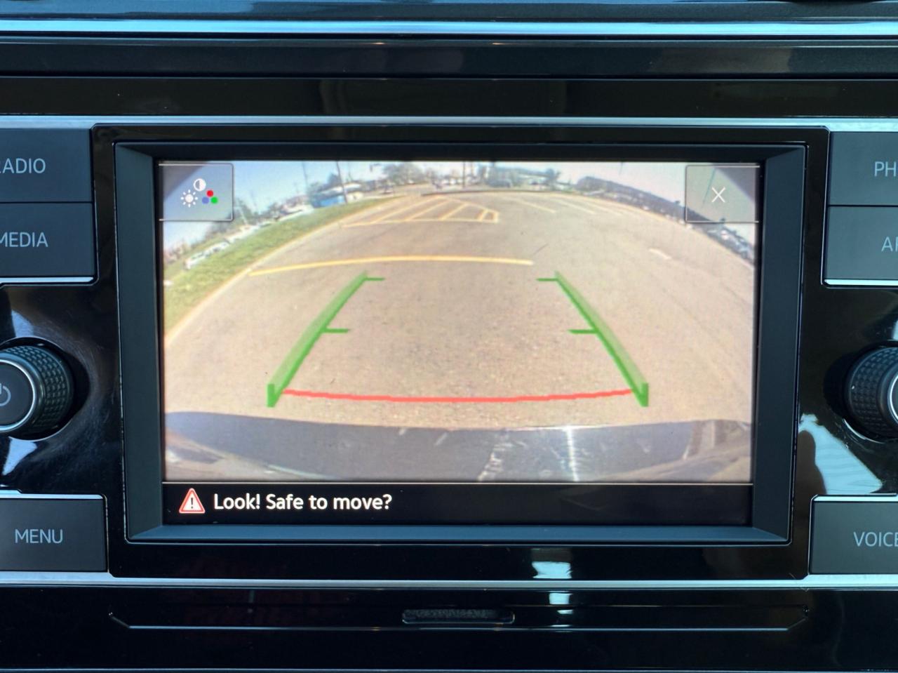 2020 Volkswagen Tiguan FWD Photo