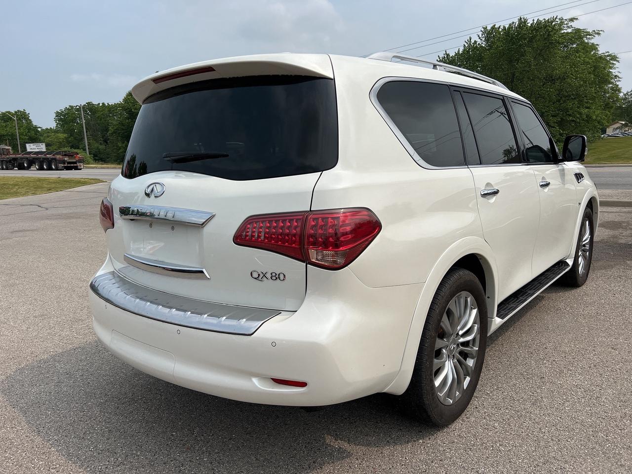 2016 Infiniti QX80 NAV, DVD, SUNROOF, HEATED / COOLED LEATHER! Photo