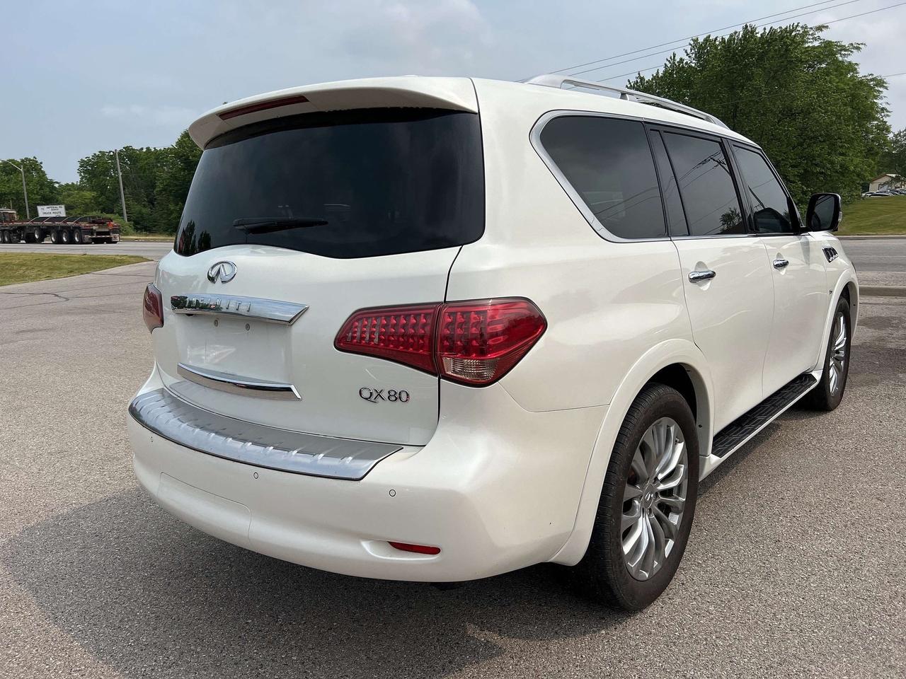 2016 Infiniti QX80 NAV, DVD, SUNROOF, HEATED / COOLED LEATHER! Photo