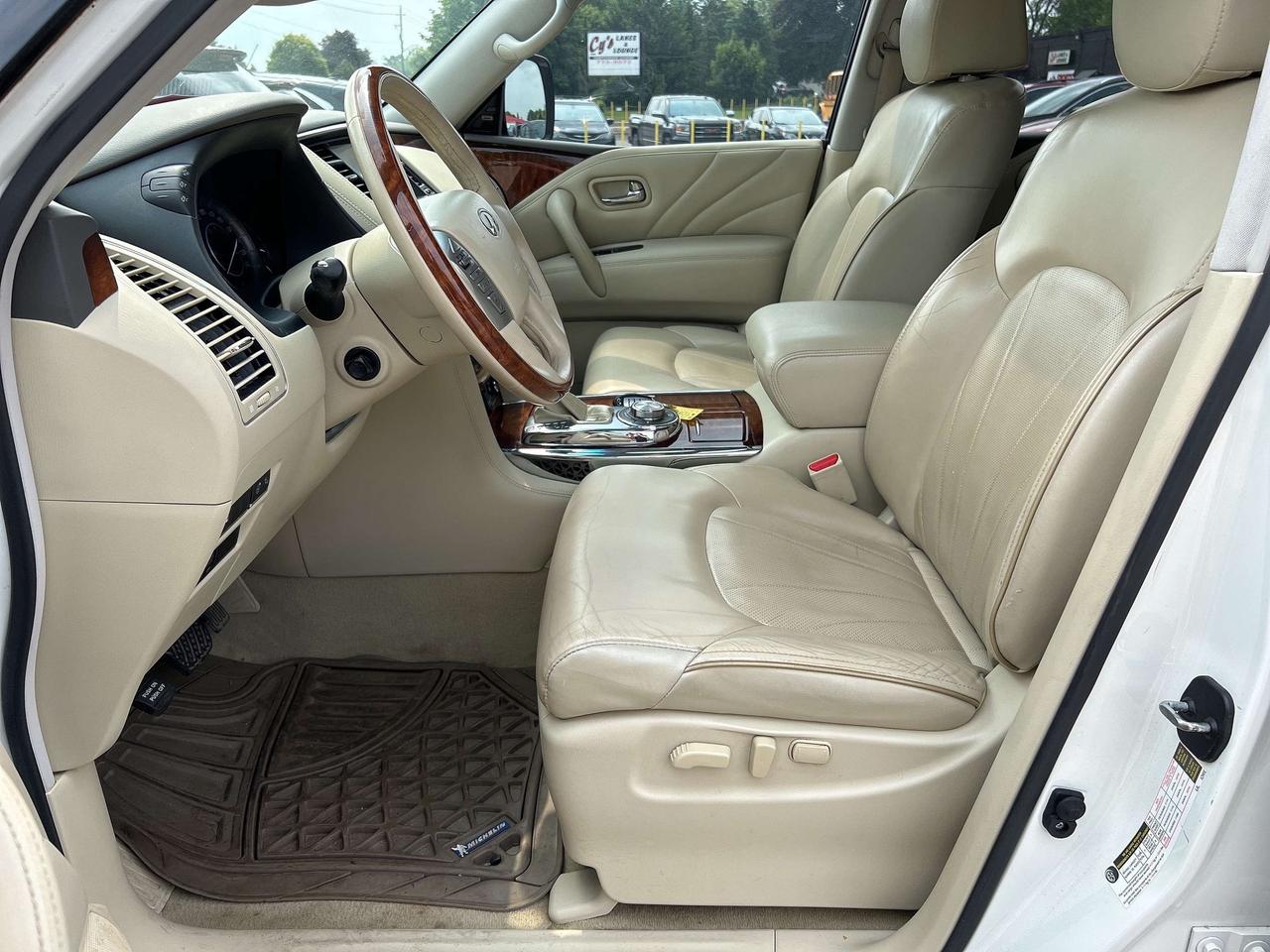 2016 Infiniti QX80 NAV, DVD, SUNROOF, HEATED / COOLED LEATHER! Photo