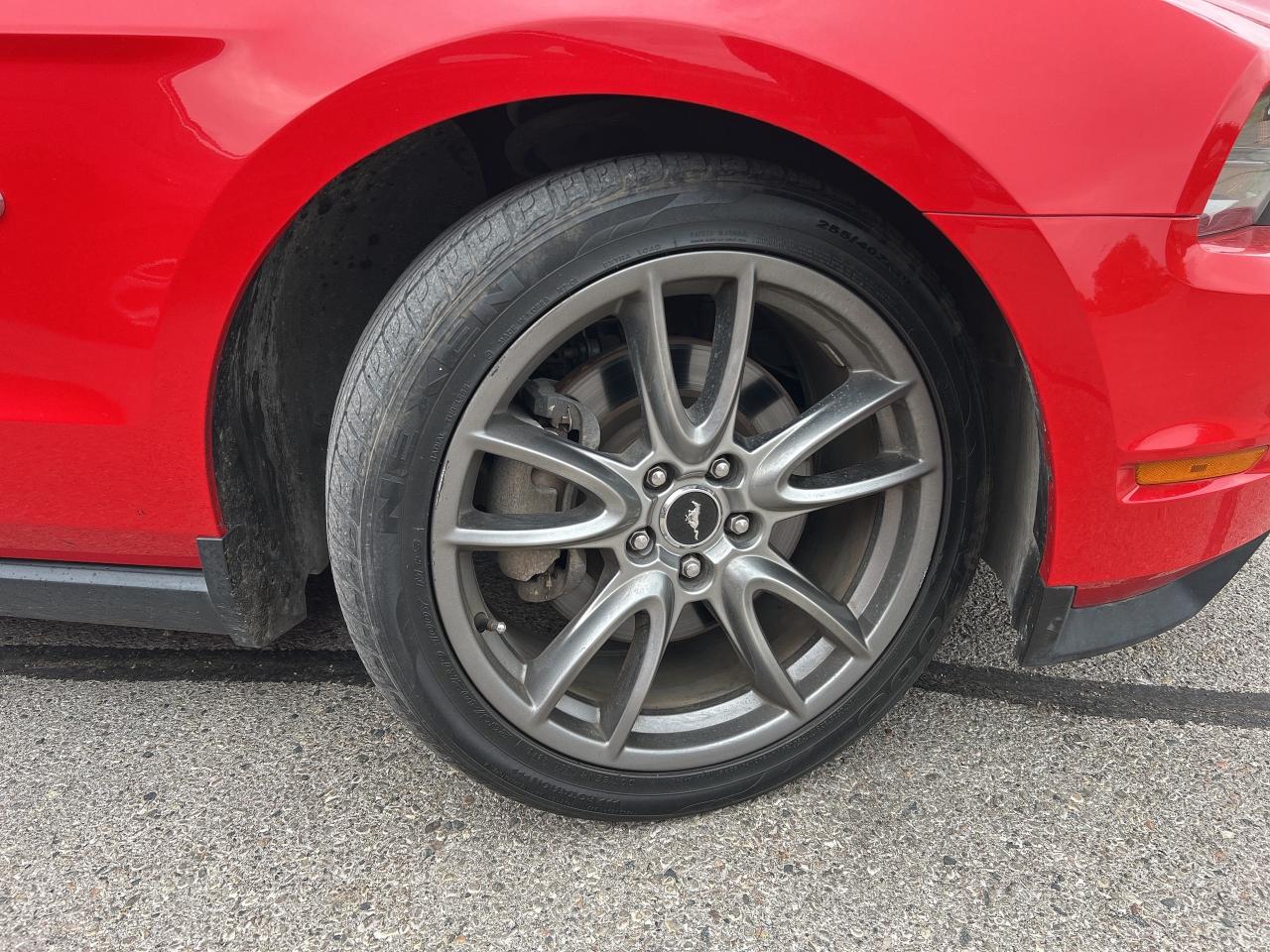 2012 Ford Mustang GT, 5 L, CLEAN CARFAX, CONVERTIBLE WITH LOW KM'S! - Photo #5