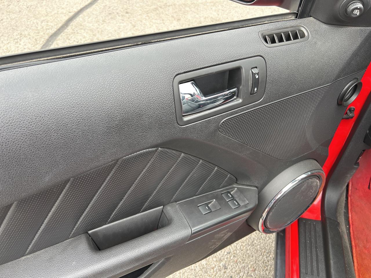 2012 Ford Mustang GT, 5 L, CLEAN CARFAX, CONVERTIBLE WITH LOW KM'S! - Photo #12