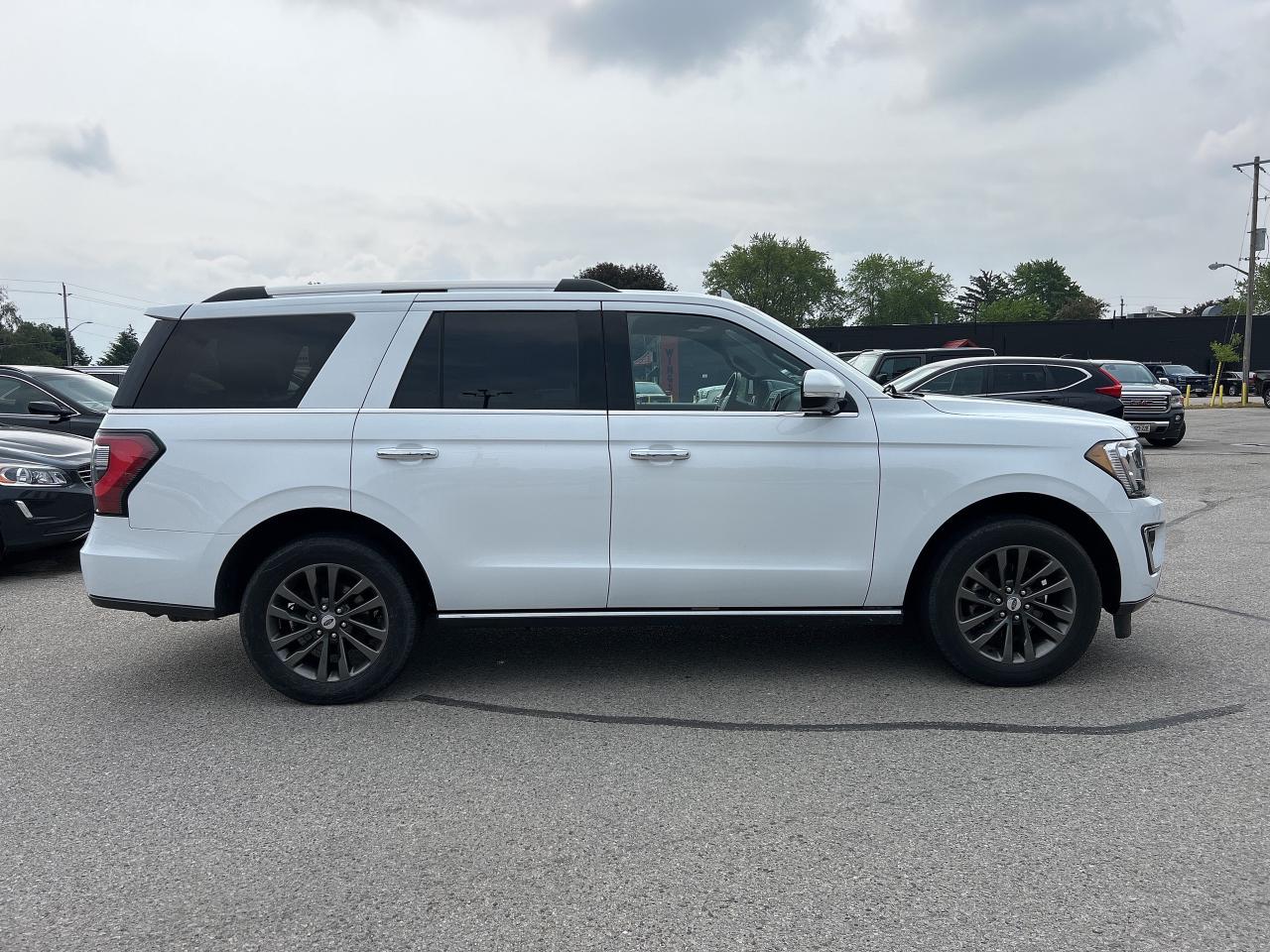 2021 Ford Expedition LTD, CLEAN CARFAX, 8 PASS, HEATED/ COOLED LEATHER! - Photo #5
