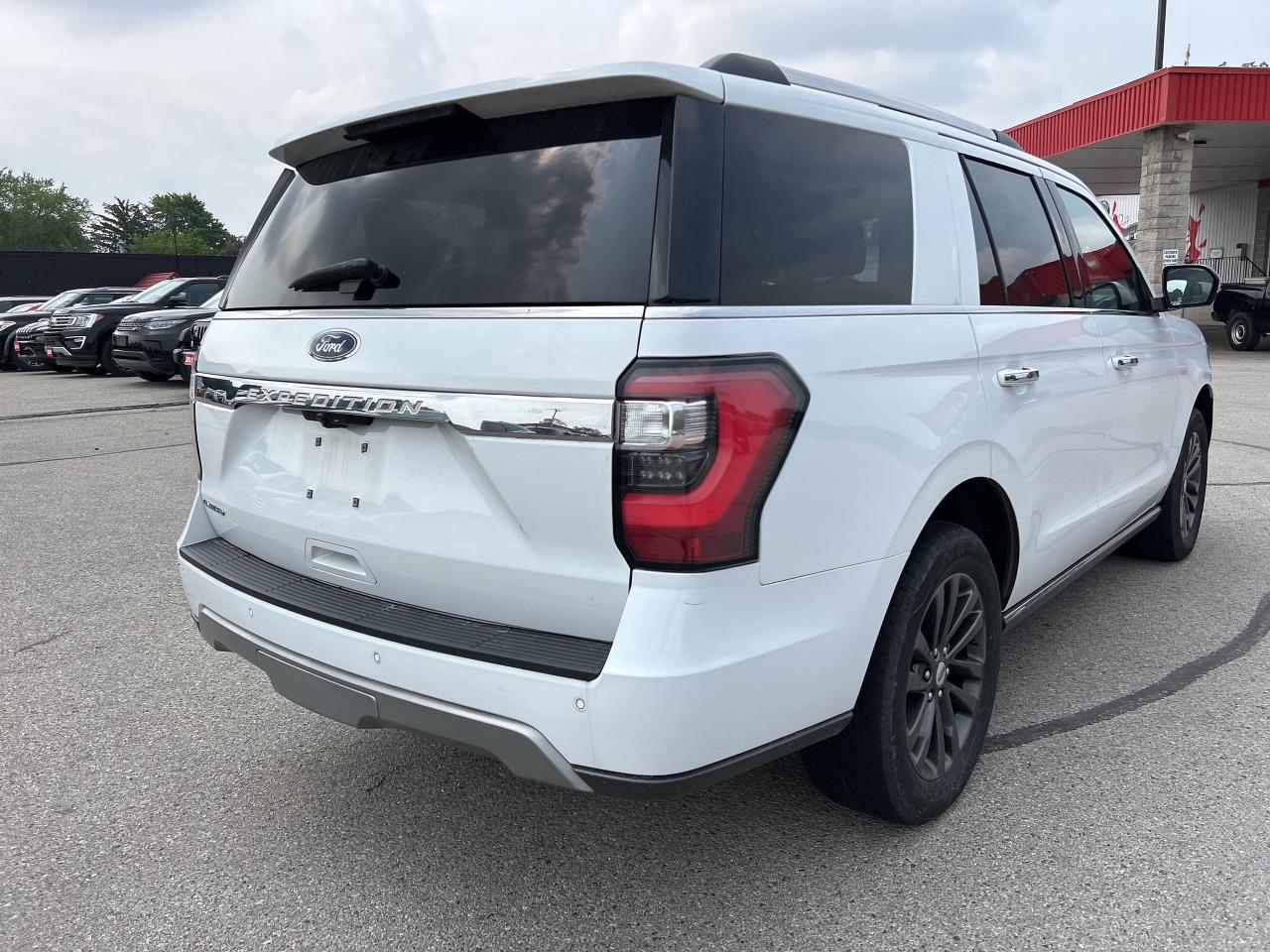 2021 Ford Expedition LTD, CLEAN CARFAX, 8 PASS, HEATED/ COOLED LEATHER! - Photo #6
