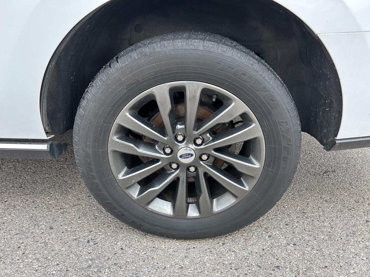 2021 Ford Expedition LTD, CLEAN CARFAX, 8 PASS, HEATED/ COOLED LEATHER! - Photo #10