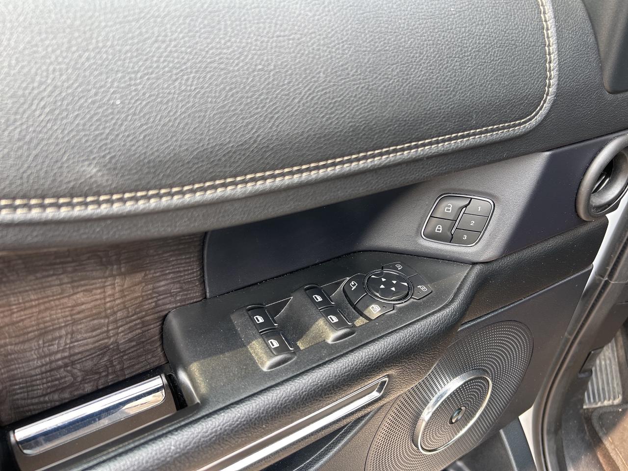 2021 Ford Expedition LTD, CLEAN CARFAX, 8 PASS, HEATED/ COOLED LEATHER! - Photo #15