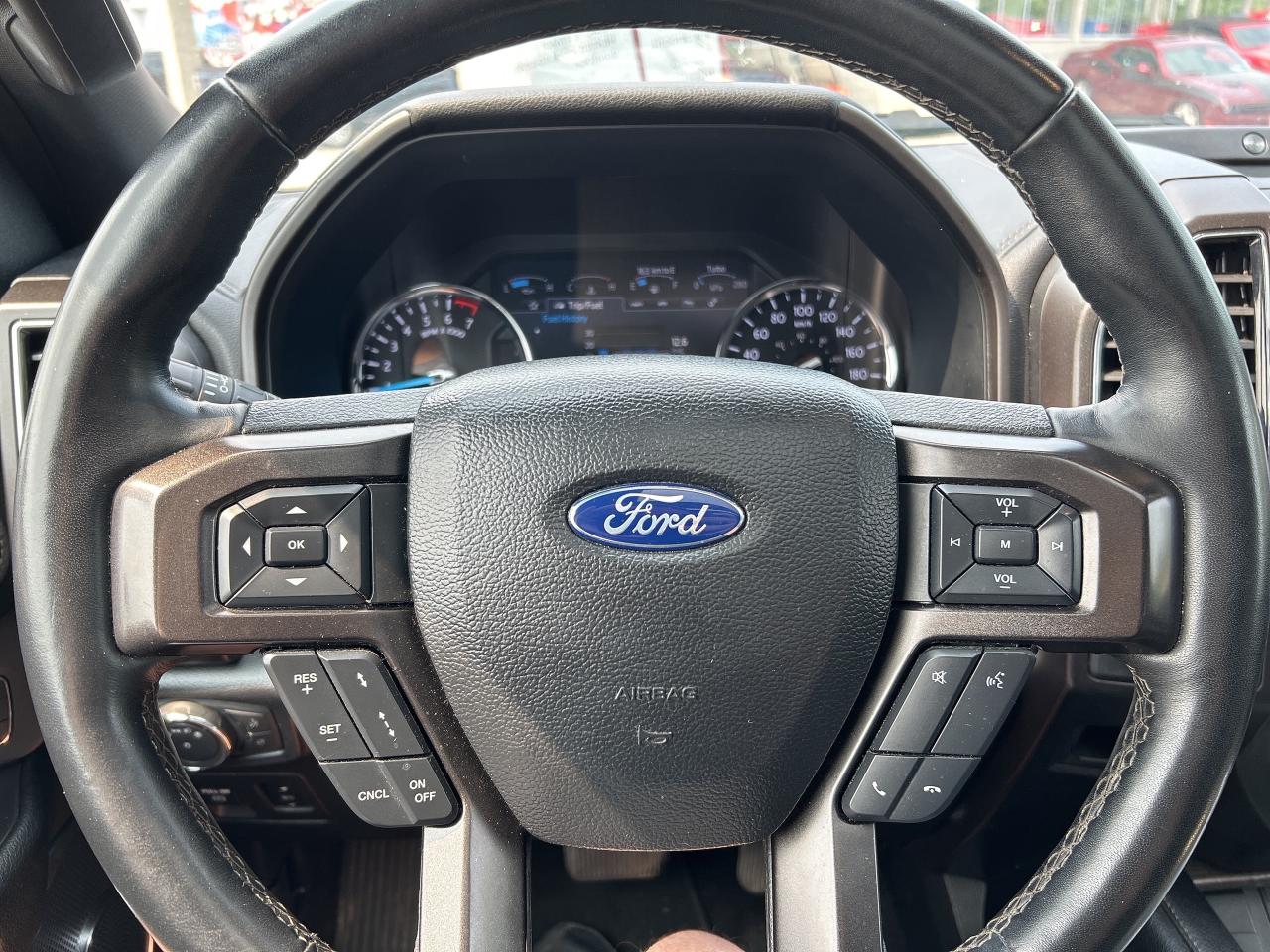 2021 Ford Expedition LTD, CLEAN CARFAX, 8 PASS, HEATED/ COOLED LEATHER! - Photo #18