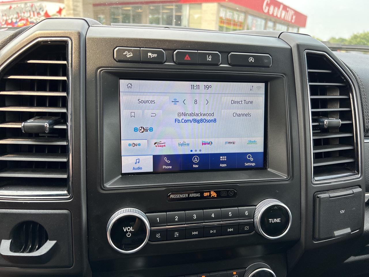 2021 Ford Expedition LTD, CLEAN CARFAX, 8 PASS, HEATED/ COOLED LEATHER! - Photo #20