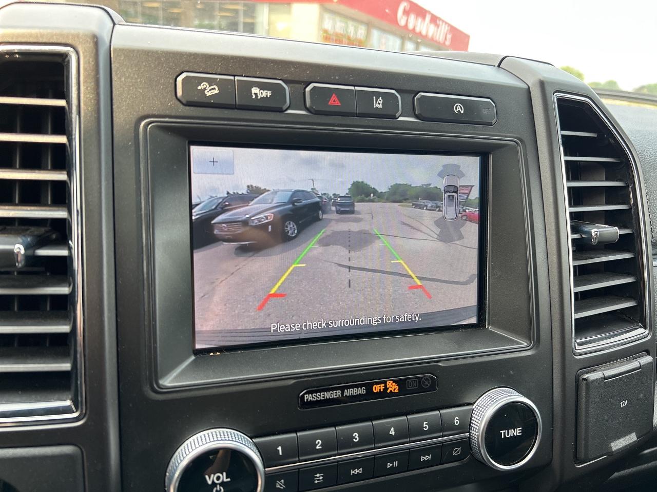 2021 Ford Expedition LTD, CLEAN CARFAX, 8 PASS, HEATED/ COOLED LEATHER! - Photo #23