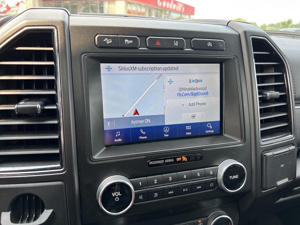 2021 Ford Expedition LTD, CLEAN CARFAX, 8 PASS, HEATED/ COOLED LEATHER! - Photo #25