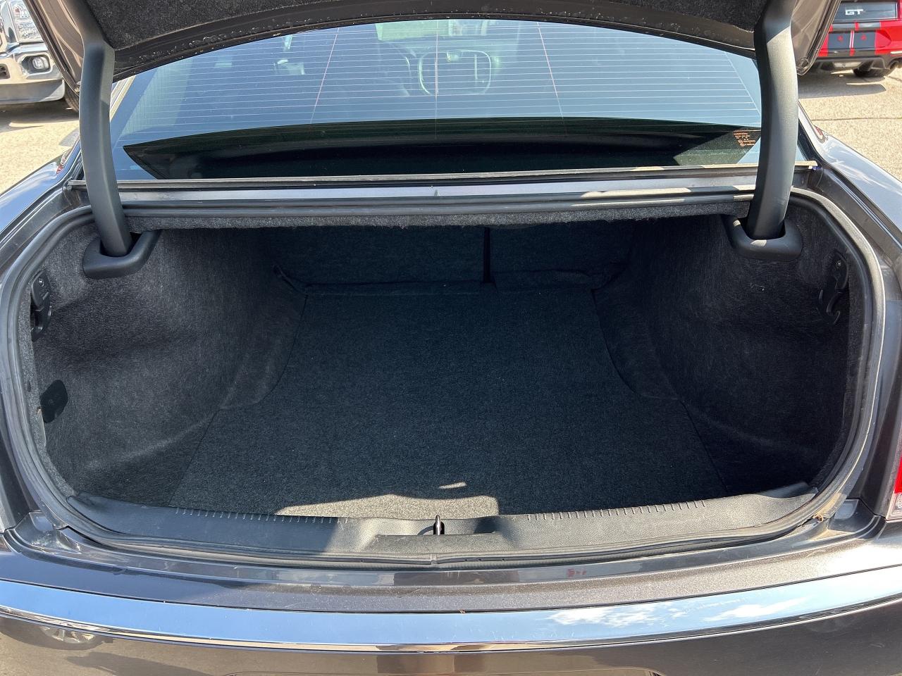 2016 Chrysler 300 TOURING, SUNROOF, LEATHER, REMOTE START! - Photo #11