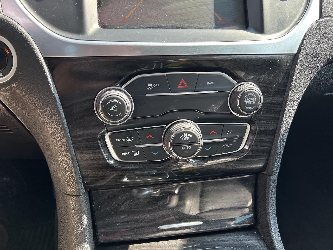 2016 Chrysler 300 TOURING, SUNROOF, LEATHER, REMOTE START! - Photo #21